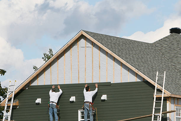 Professional Siding Installation technician working in Hilliard, FL